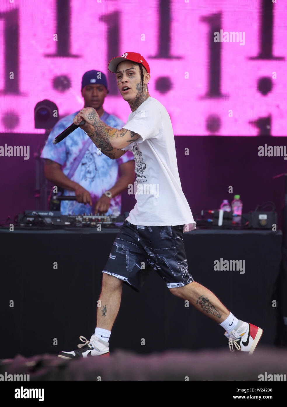 Lil Skies performs on stage on Day 1 of Wireless Festival held at Finsbury Park, London Stock Photo - Alamy Lil Skies performs on stage on Day 1 of Wireless Festival held at Finsbury Park, London Stock Photo - Alamy