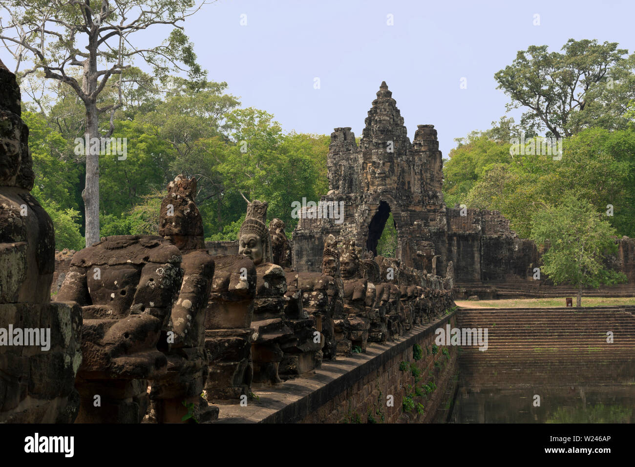 Statue at south gate temple hi-res stock photography and images - Alamy