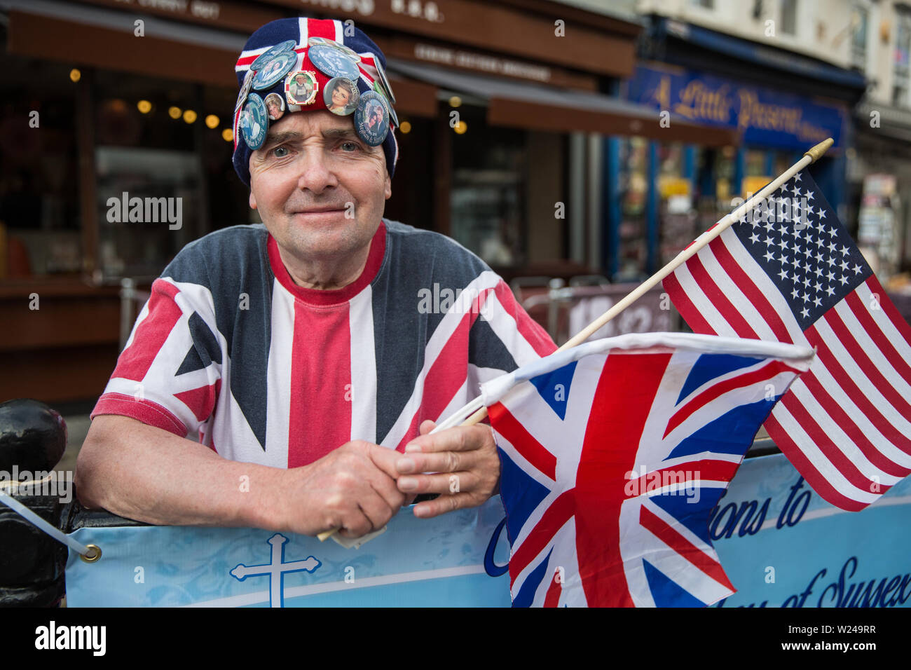 Royal superfan hi-res stock photography and images - Alamy