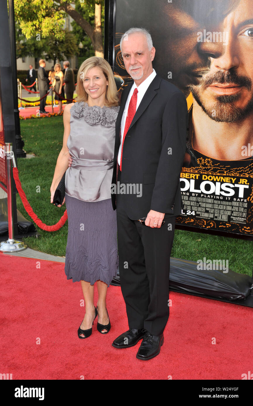 Steve Lopez and wife Premiere of 'The Soloist' held at Paramount