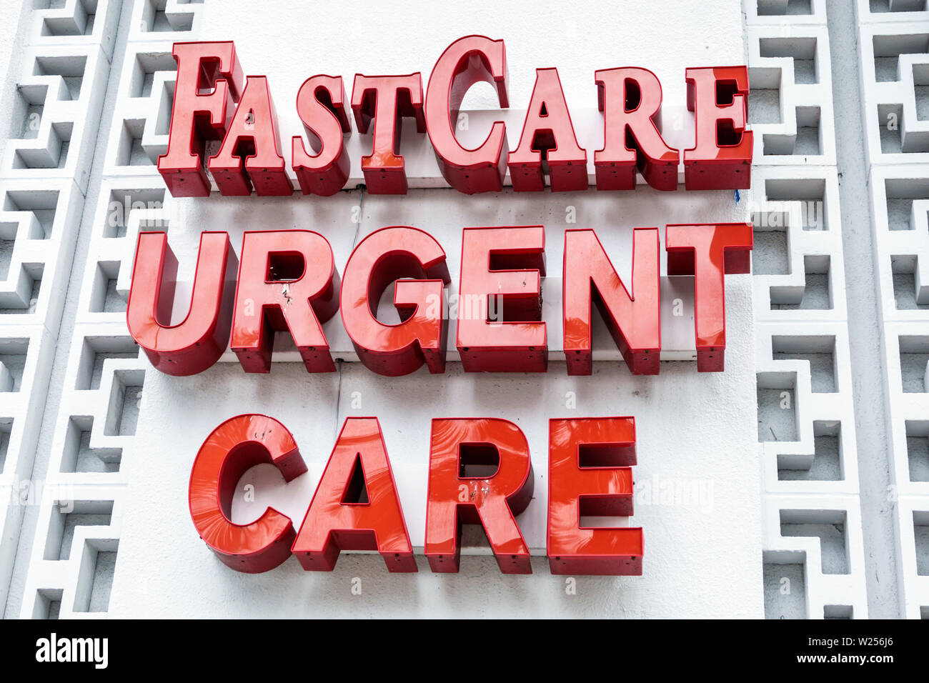 Urgent Care Sign Stock Photos &amp; Urgent Care Sign Stock