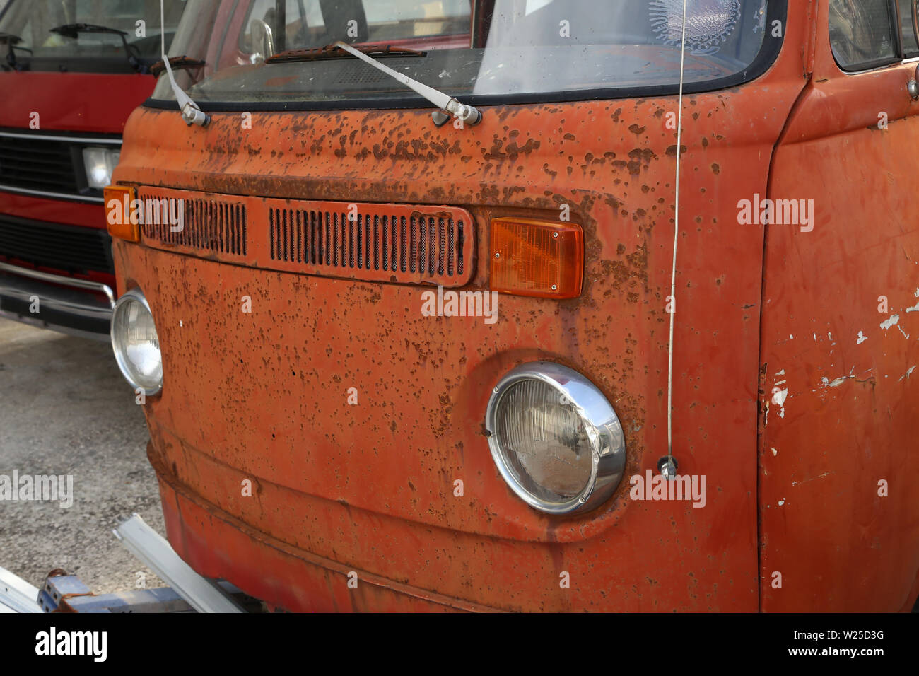 Old rusting buses at a city car dump Stock Photo - Alamy
