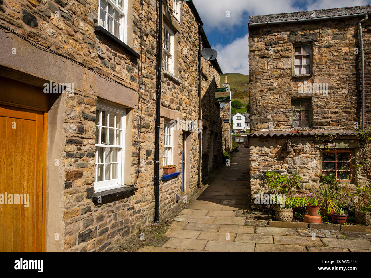 Back alley view hires stock photography and images Alamy