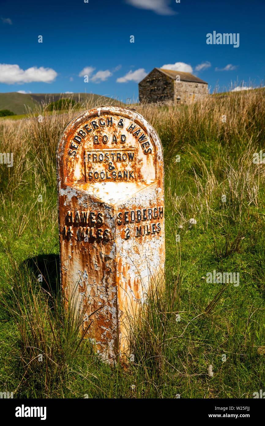 UK, Cumbria, Sedbergh, Frostrow and Soolbank, old milestone on road to Hawes through Garsdale Stock Photo