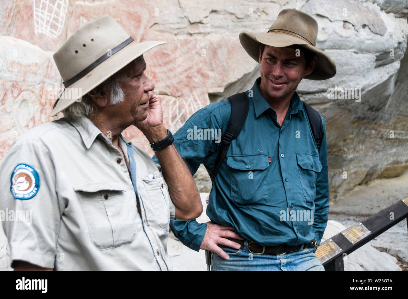 Fred Conway, an Aboriginal elder who acts as a ranger / guide for the Carnarvon Gorge National Park, in conversation with an Australian visitor to the Stock Photo