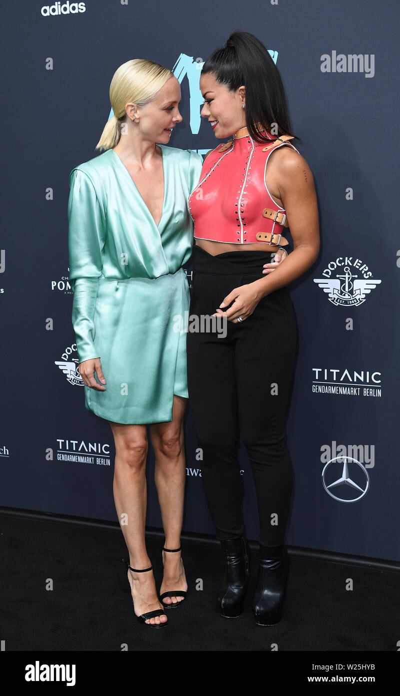 05 July 2019, Berlin: Janin Ullmann (l) and Fernanda ...