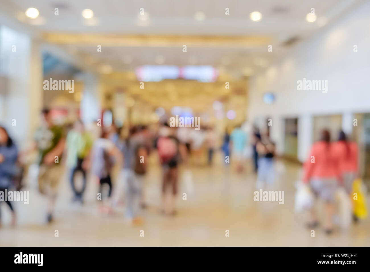 Blurred people walking city hi-res stock photography and images - Alamy