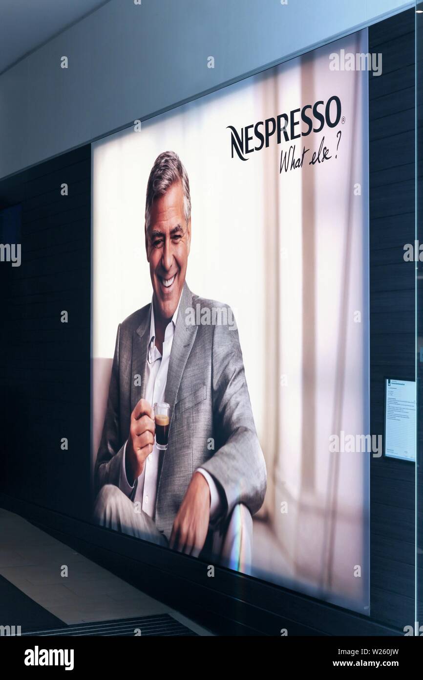 George clooney nespresso hi-res stock photography and images - Alamy