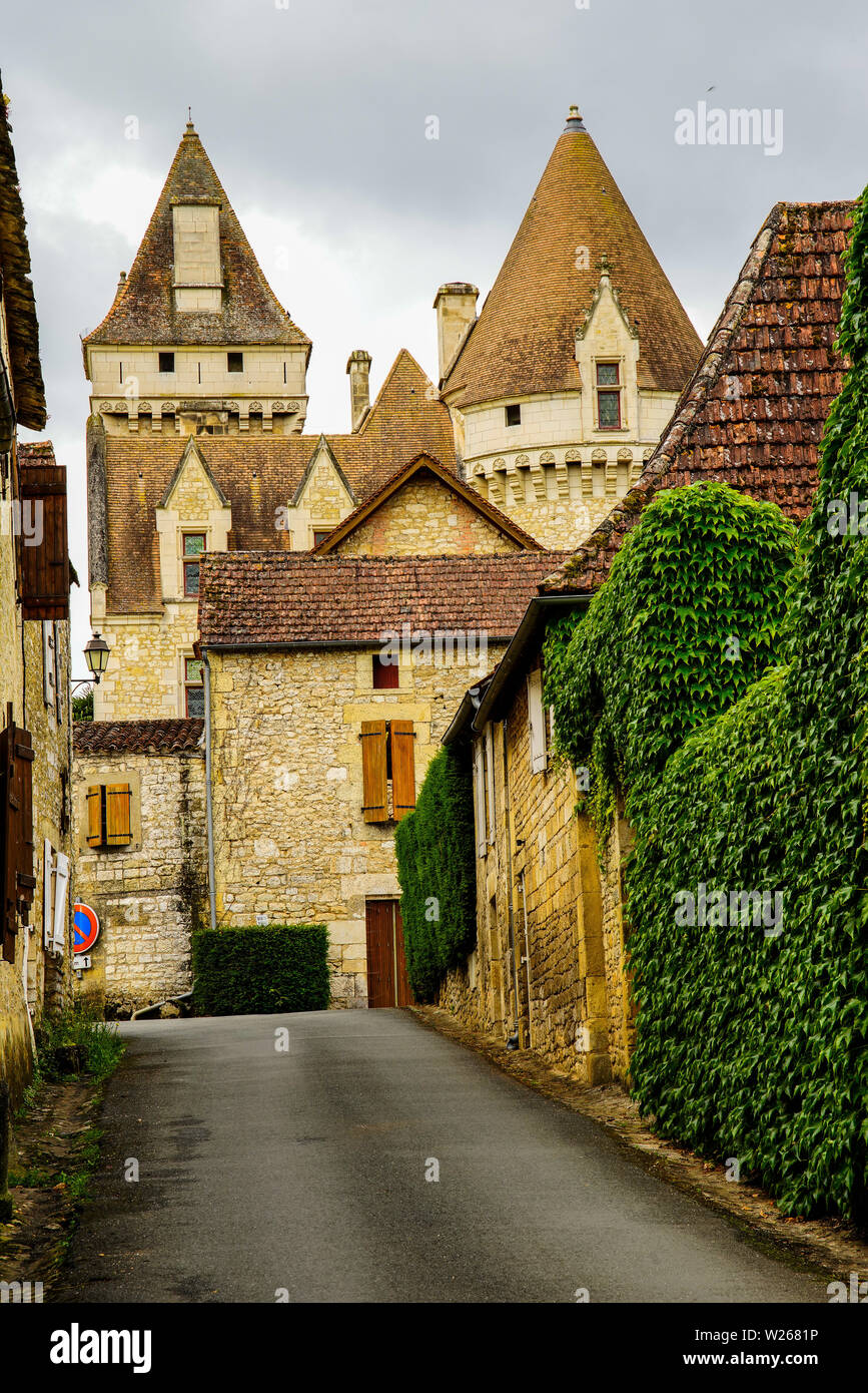 Château des Milandes is a manor house in the commune of Castelnaud-la-Chapelle in the Dordogne département of France. Stock Photo