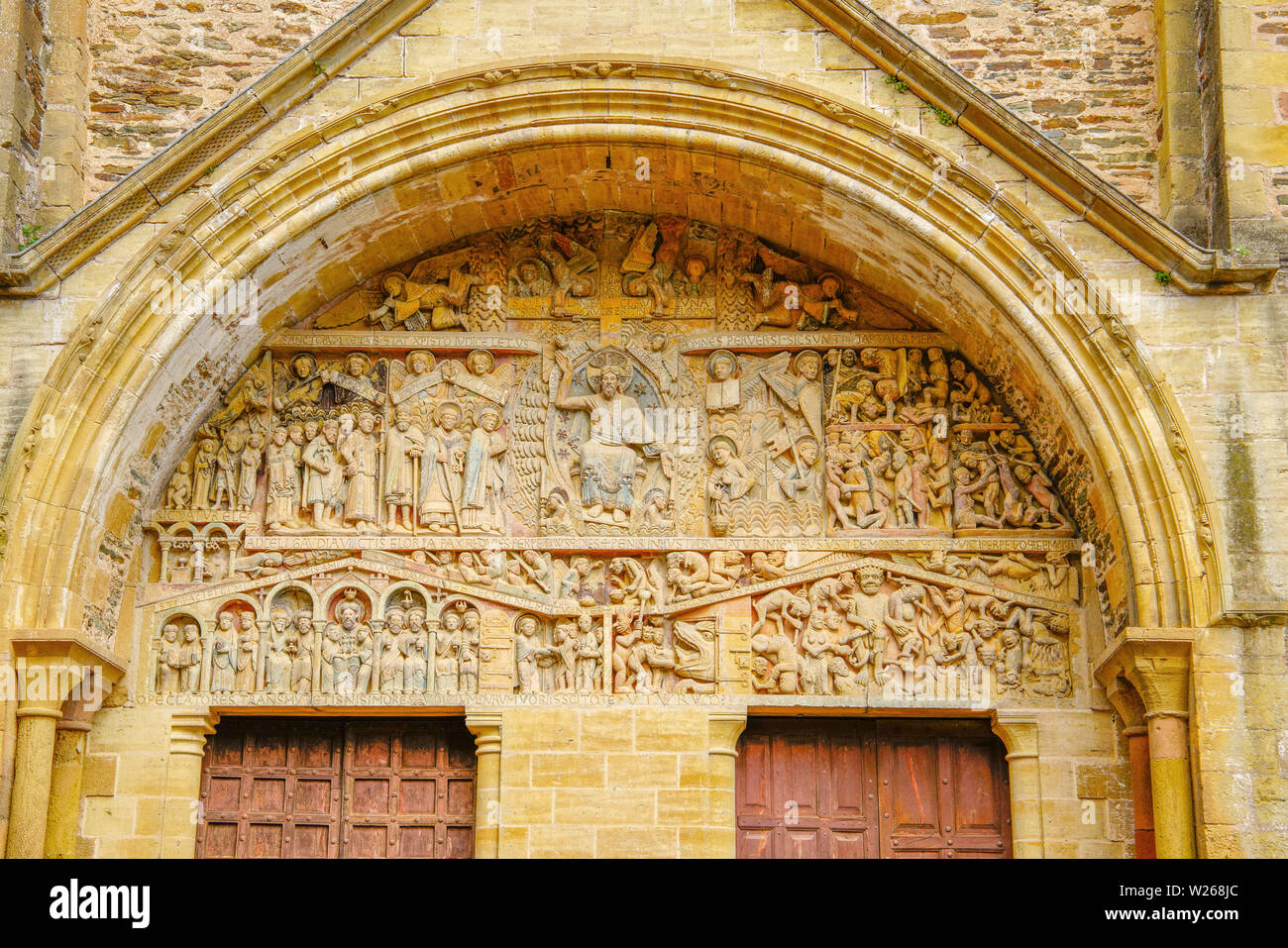 Romanesque tympanum hi-res stock photography and images - Page 2 - Alamy