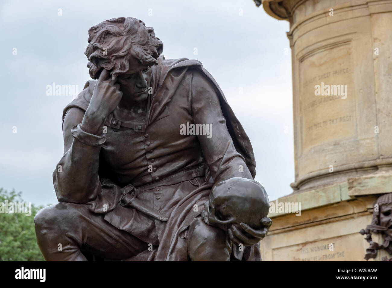 A bronze sculpture of Hamlet with the skull of the jester Yorick at the Gower Memorial in Stratford Upon Avon Stock Photo