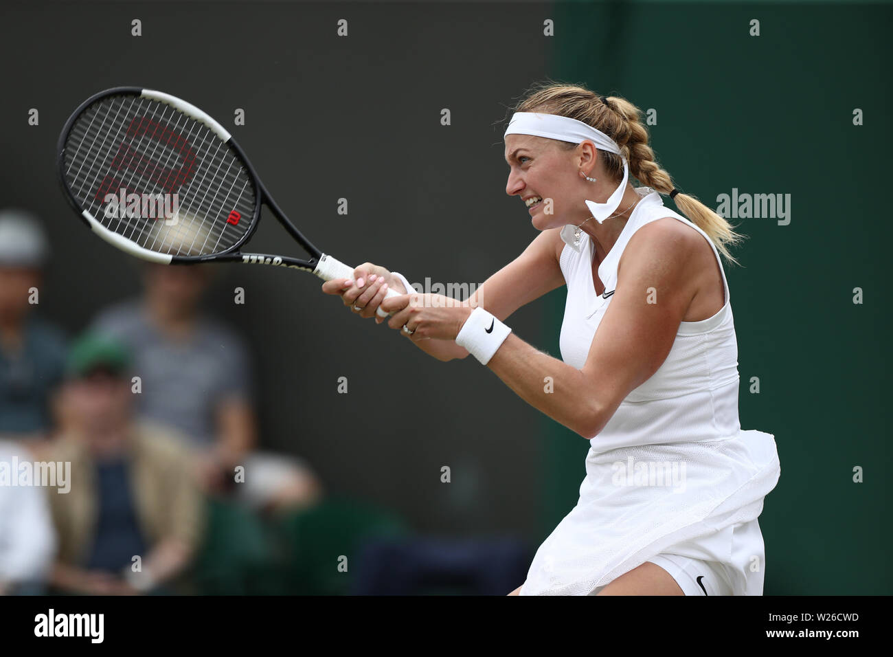 London, UK, 6th July 2019, The All England Lawn Tennis and Croquet Club,  Wimbledon, England, Wimbledon Tennis Tournament, Day 6; Petra Kvitová  returns to Magda Linette Credit: Action Plus Sports Images/Alamy Live