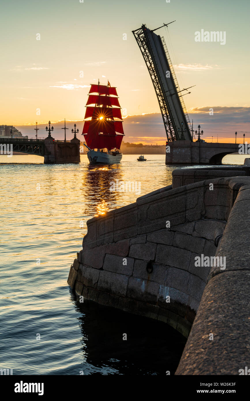 Ship with red sails sails on the Neva. Preparation for the holiday of all schoolchildren 'Scarlet Sails' in St. Petersburg Stock Photo