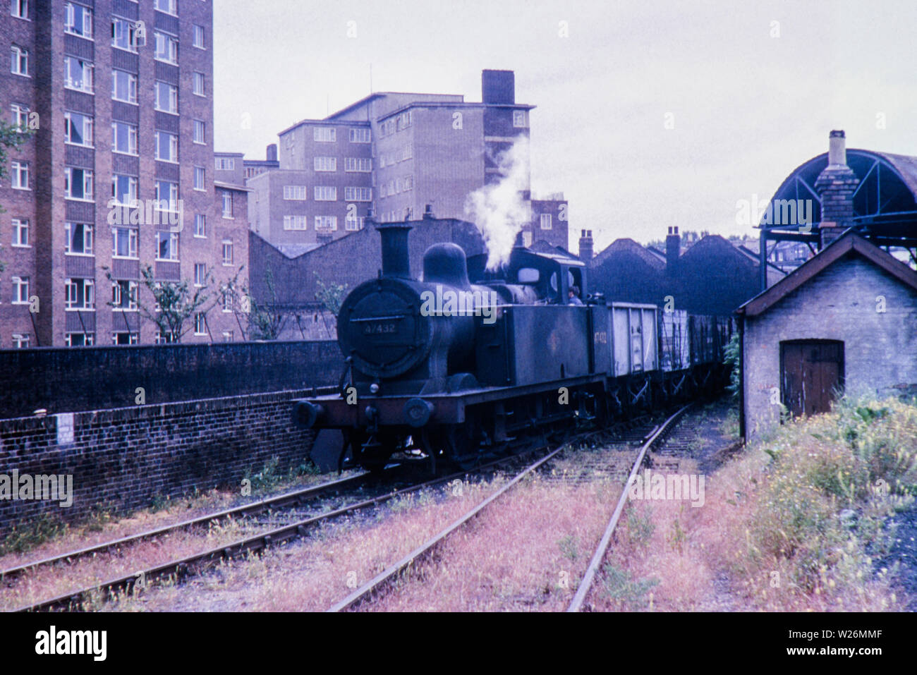 Steam Locomotive No 47432 (designation 0-6-0T) was introduced in 1924. Fowler post-Grouping development of Midland design with detail alterations. Some used as Departmental locos by British Rail. The train was disposed on 31/01/1966 This image was taken at Kensington High Street Station, London on 28th June 1962 Stock Photo