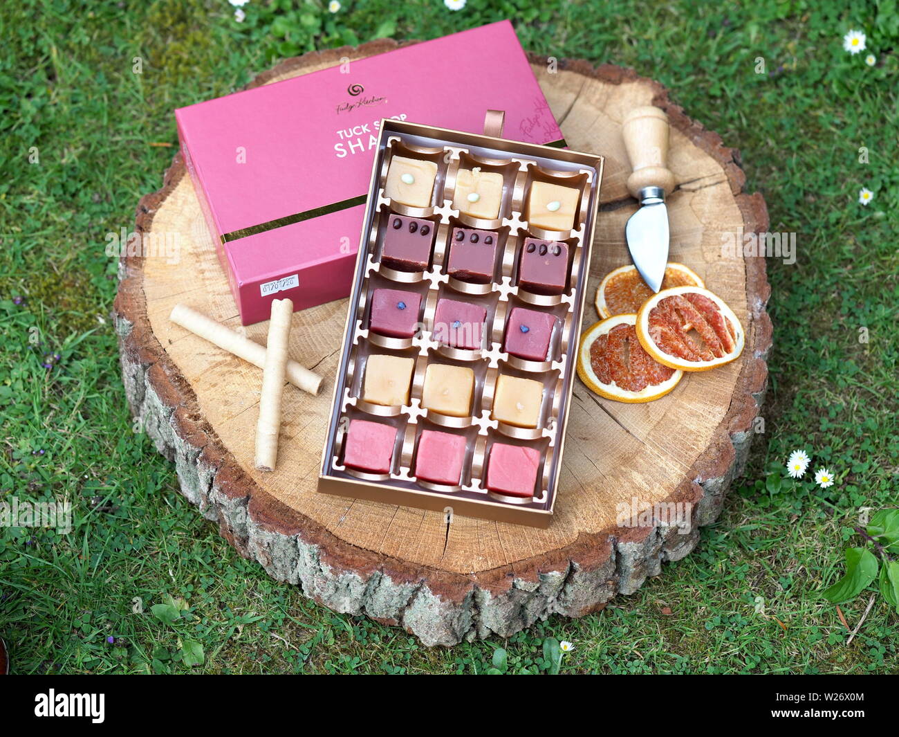 Box of tuck shop sharer fudge hires stock photography and images Alamy