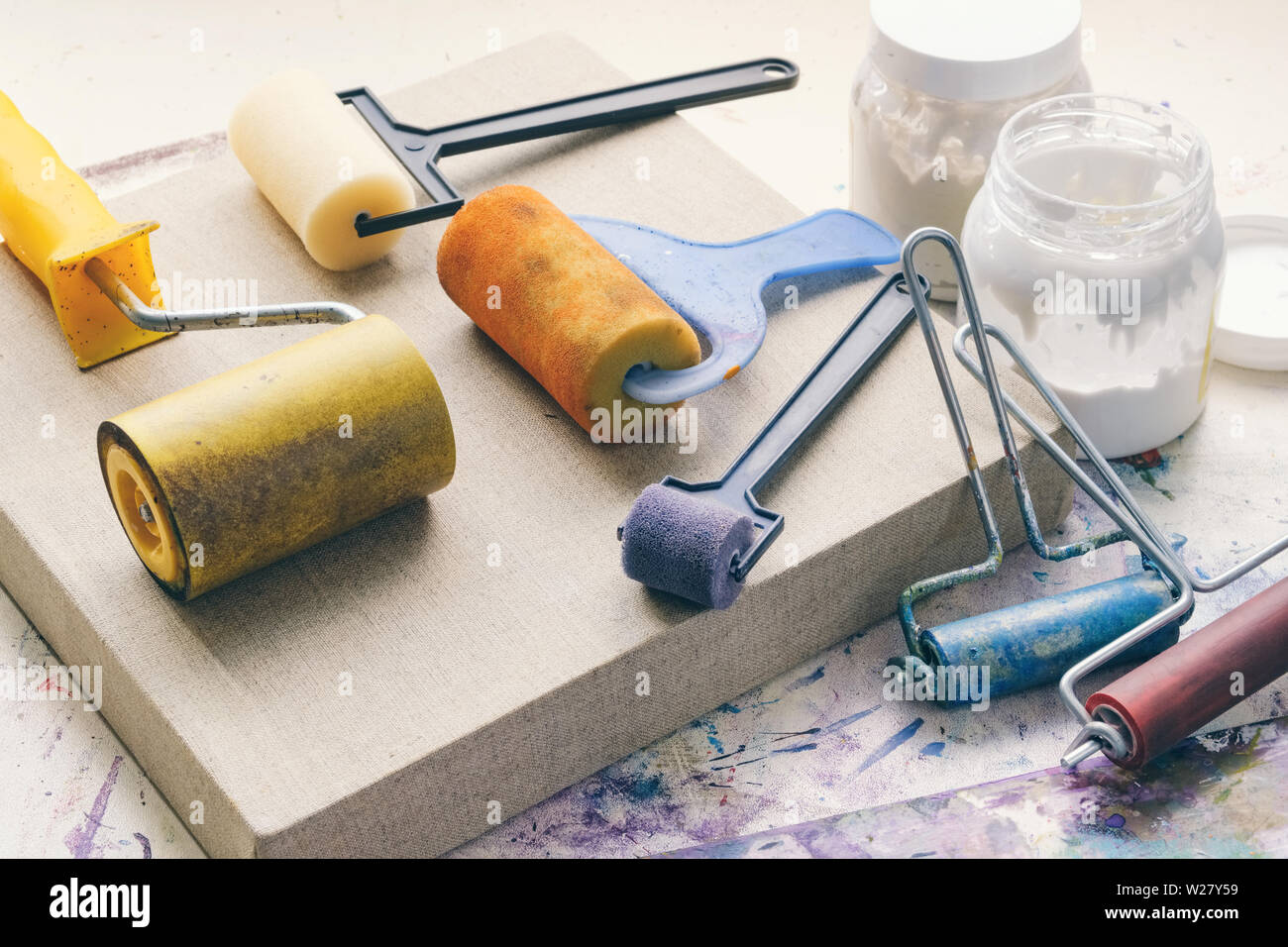 Artist brush rollers for canvas coating and linen artistic canvas for