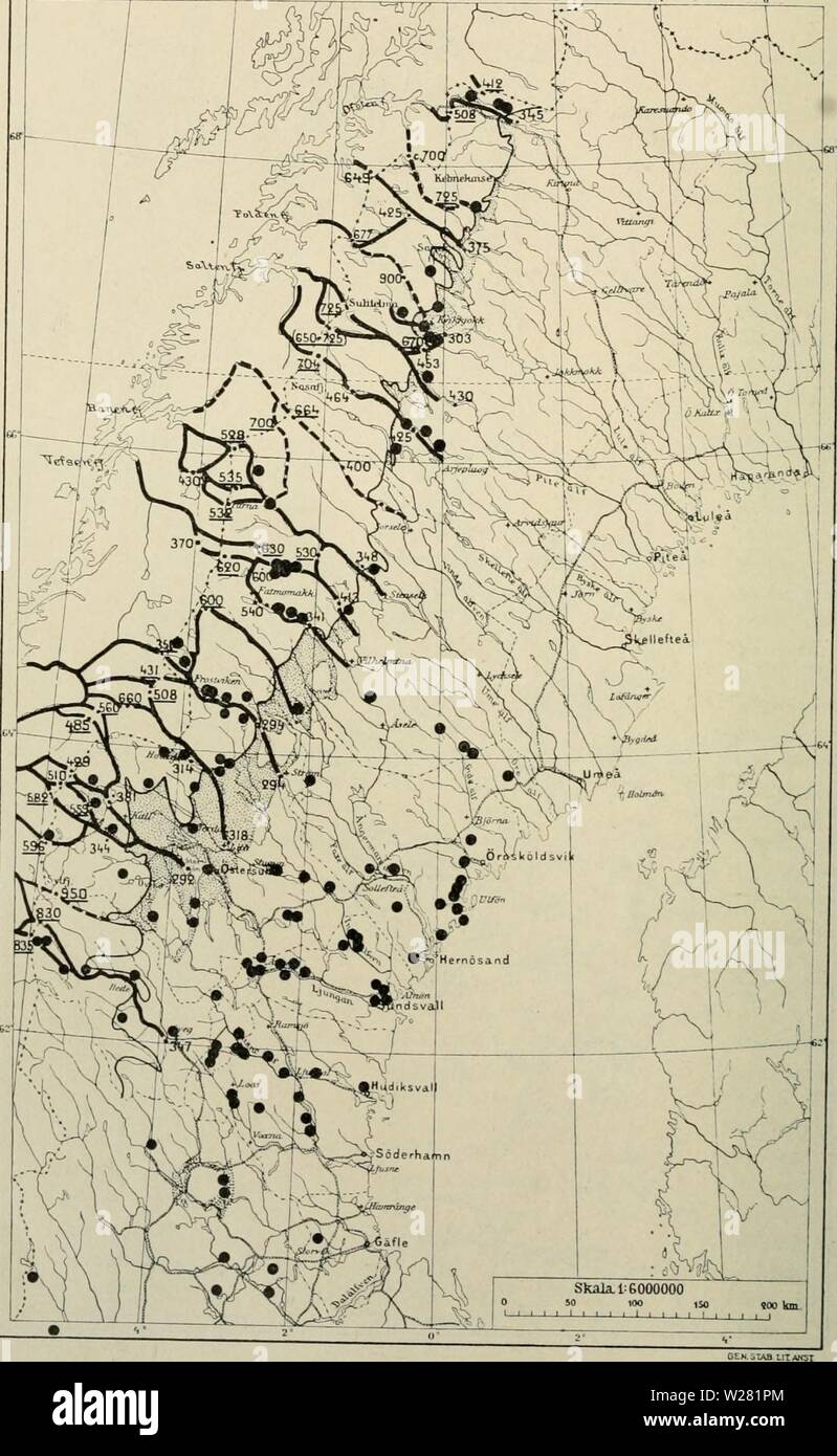 Archive image from page 341 of Den norrländska florans geografiska. Den norrländska florans : geografiska fördelning och invandringshistoria ; med särskild hänsyn till dess sydskandinaviskar arter dennorrlndskaf00ande Year: 1912 326 TOLFTE KAPITLET Kartan 2. Viktigare pass och dalar. Karta visande svdbcrgens äge 1 förhållandetiU vilctigare pass i fjällkedjan. Vattcndelarens höjd ar angifven med understrukna slfiror. Grofva linjer ange de dalsträk, som de sydskandinaviska arterna under sin utbredning mot öster synas ha följt (ifr vidstående karta). Förekomsten at silurens s. k. ostliga fa Stock Photo