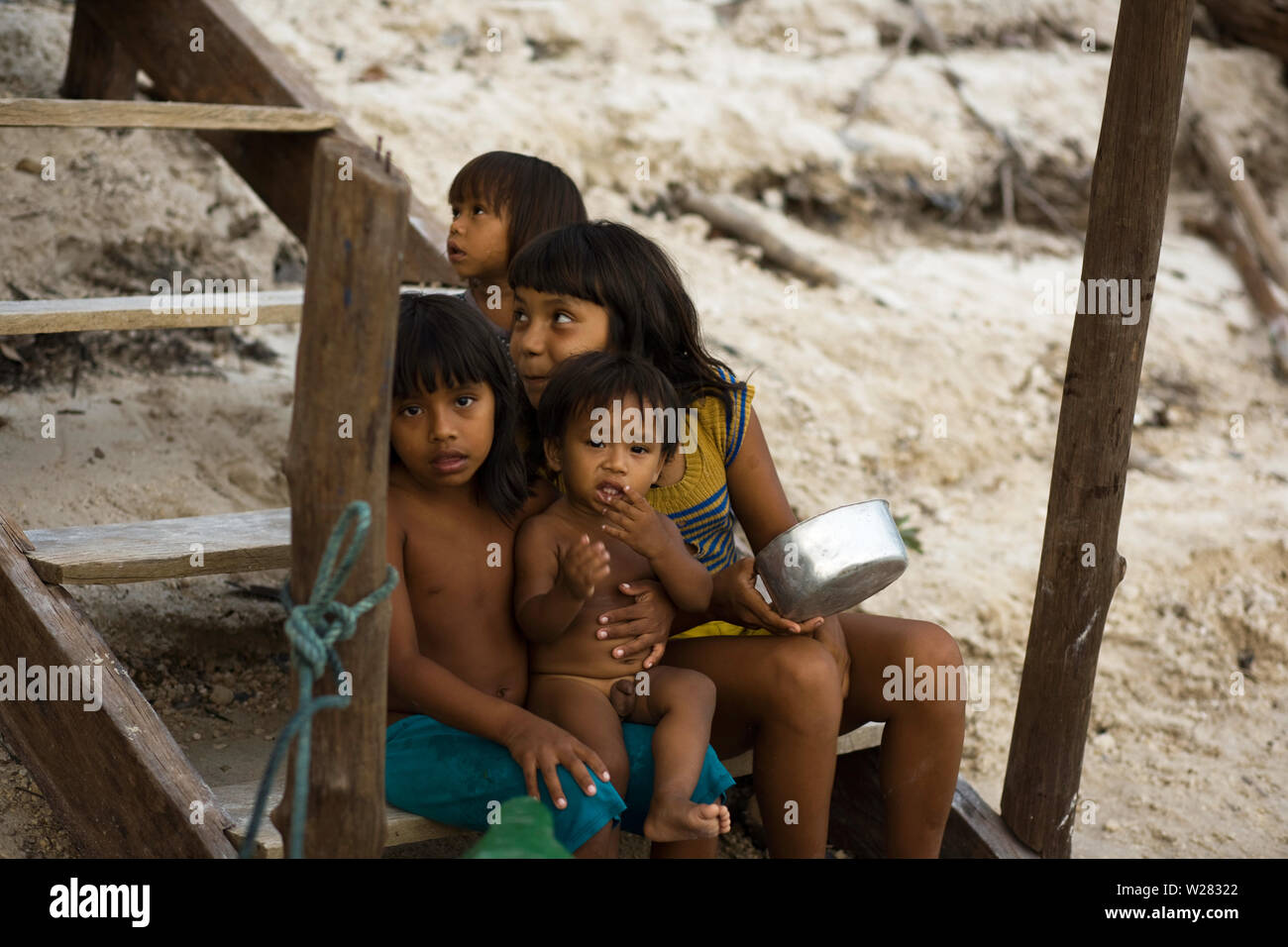 Children in Boa Esperança Community