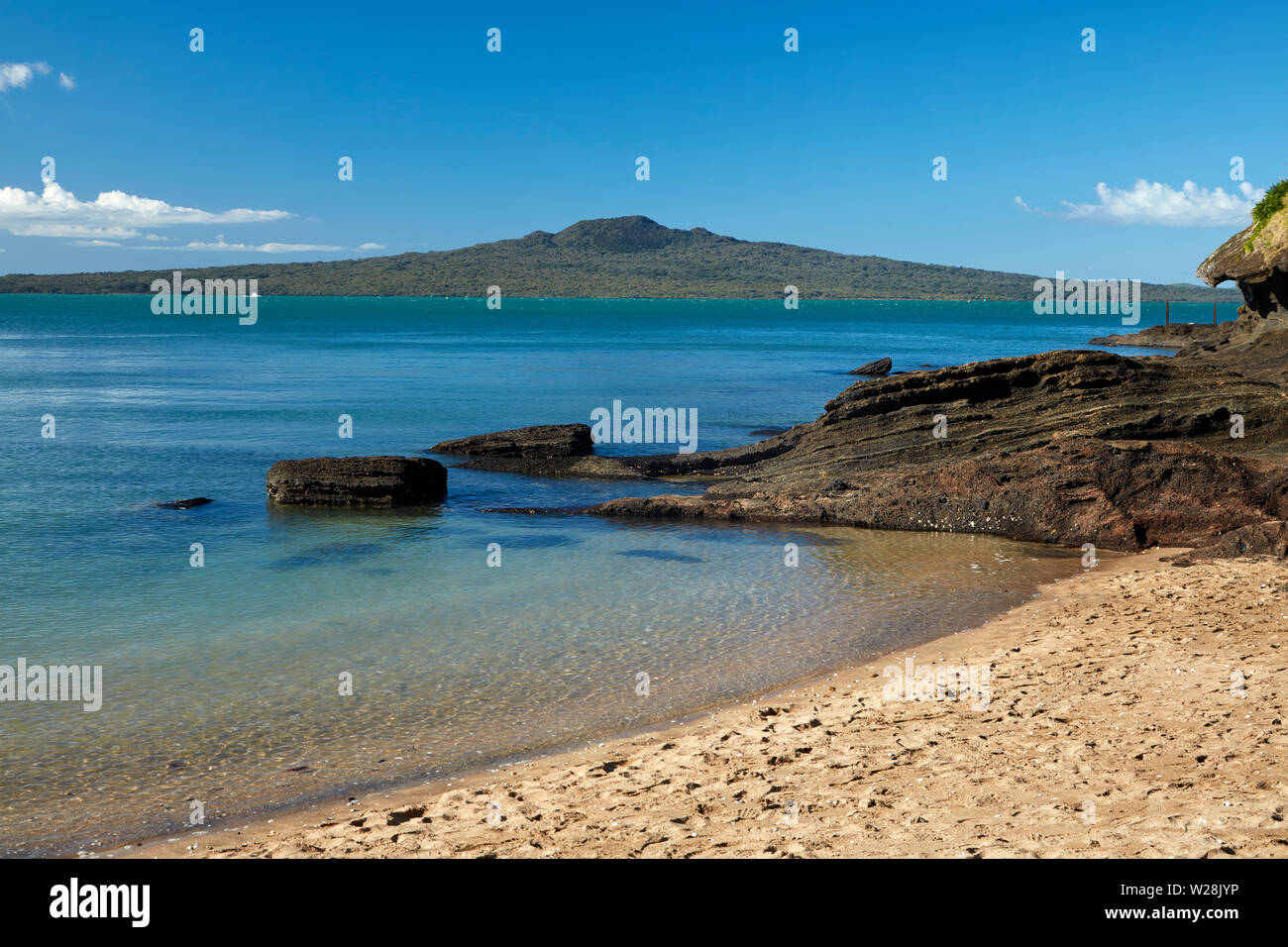 Rangitoto Island seen from Cheltenham Beach, Devonport, Auckland, North Island, New Zealand Stock Photo