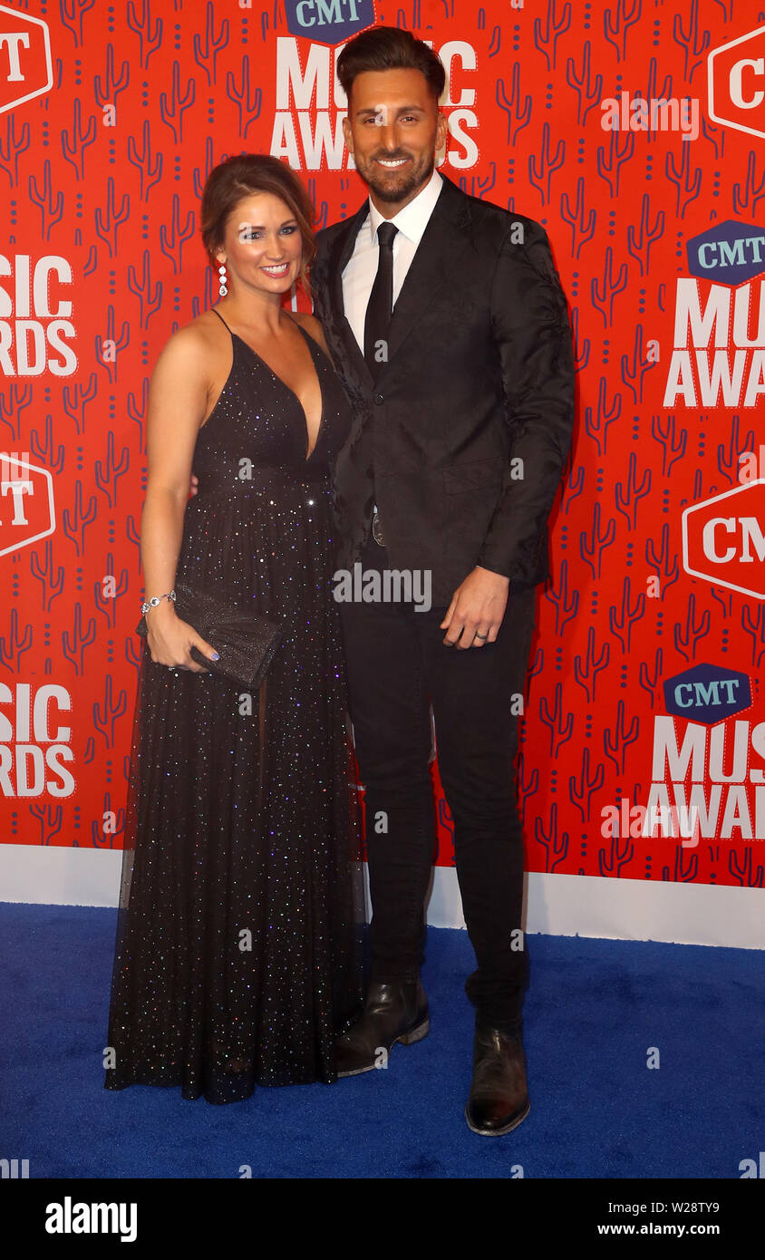 Cmt music awards red carpet 2019 2025