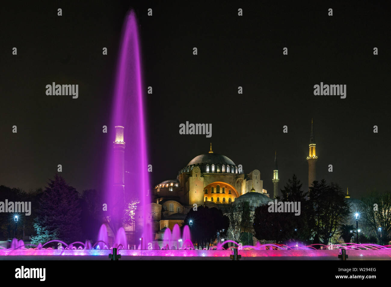 Night view of the illuminated fountain in front of Hagia Sophia ...