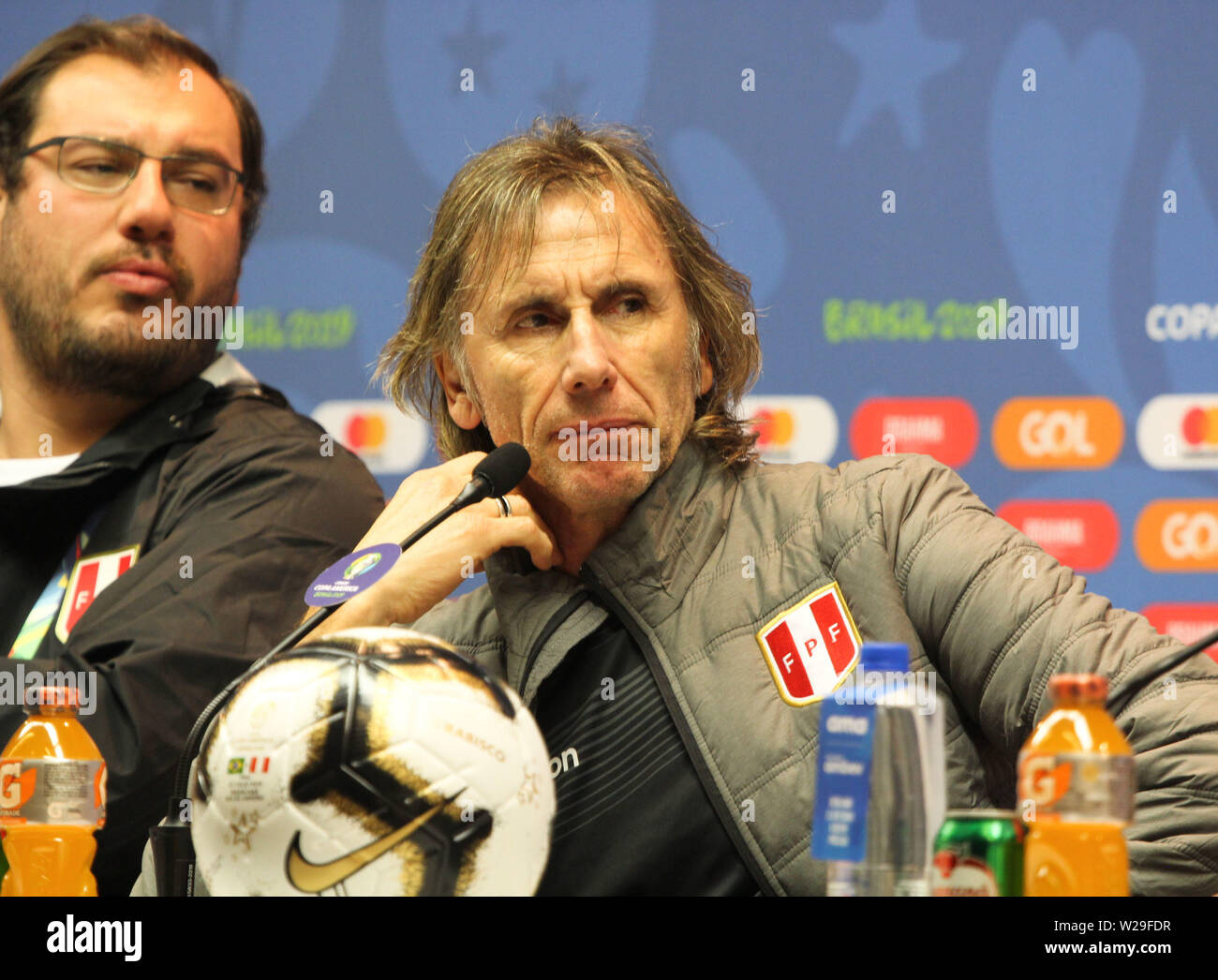 Brazil. 06th July, 2019. The coach of Peru Ricardo Gareca and soccer player Edison Flores give interview this Saturday afternoon at the Jornalista Mario Filho stadium (Maracanã), in the northern part of Rio de Janeiro where the Brazilian national team and the Peruvian national team play tomorrow (7) for the final match of the Copa America 2019. Credit: Niyi Fote/Thenews2/Pacific Press/Alamy Live News Stock Photo