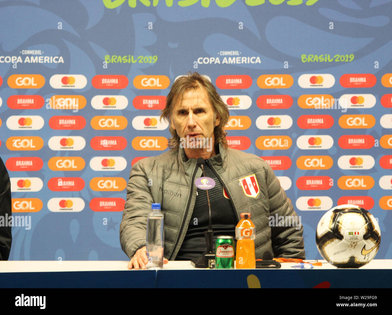Brazil. 06th July, 2019. The coach of Peru Ricardo Gareca and soccer player Edison Flores give interview this Saturday afternoon at the Jornalista Mario Filho stadium (Maracanã), in the northern part of Rio de Janeiro where the Brazilian national team and the Peruvian national team play tomorrow (7) for the final match of the Copa America 2019. Credit: Niyi Fote/Thenews2/Pacific Press/Alamy Live News Stock Photo