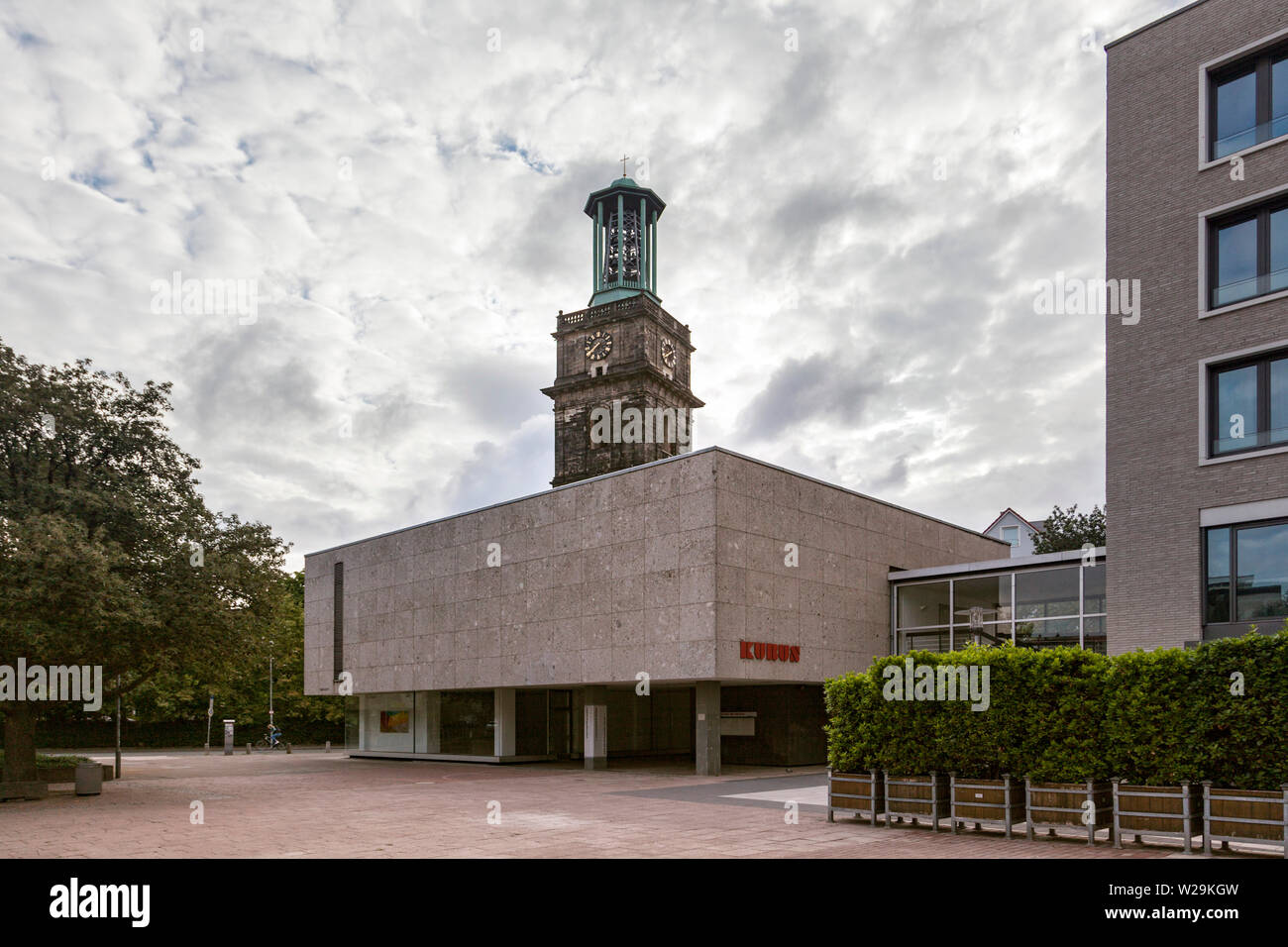 Municipal Gallery KUBUS, in the background the Aegidien church in the old town of Hanover Stock Photo