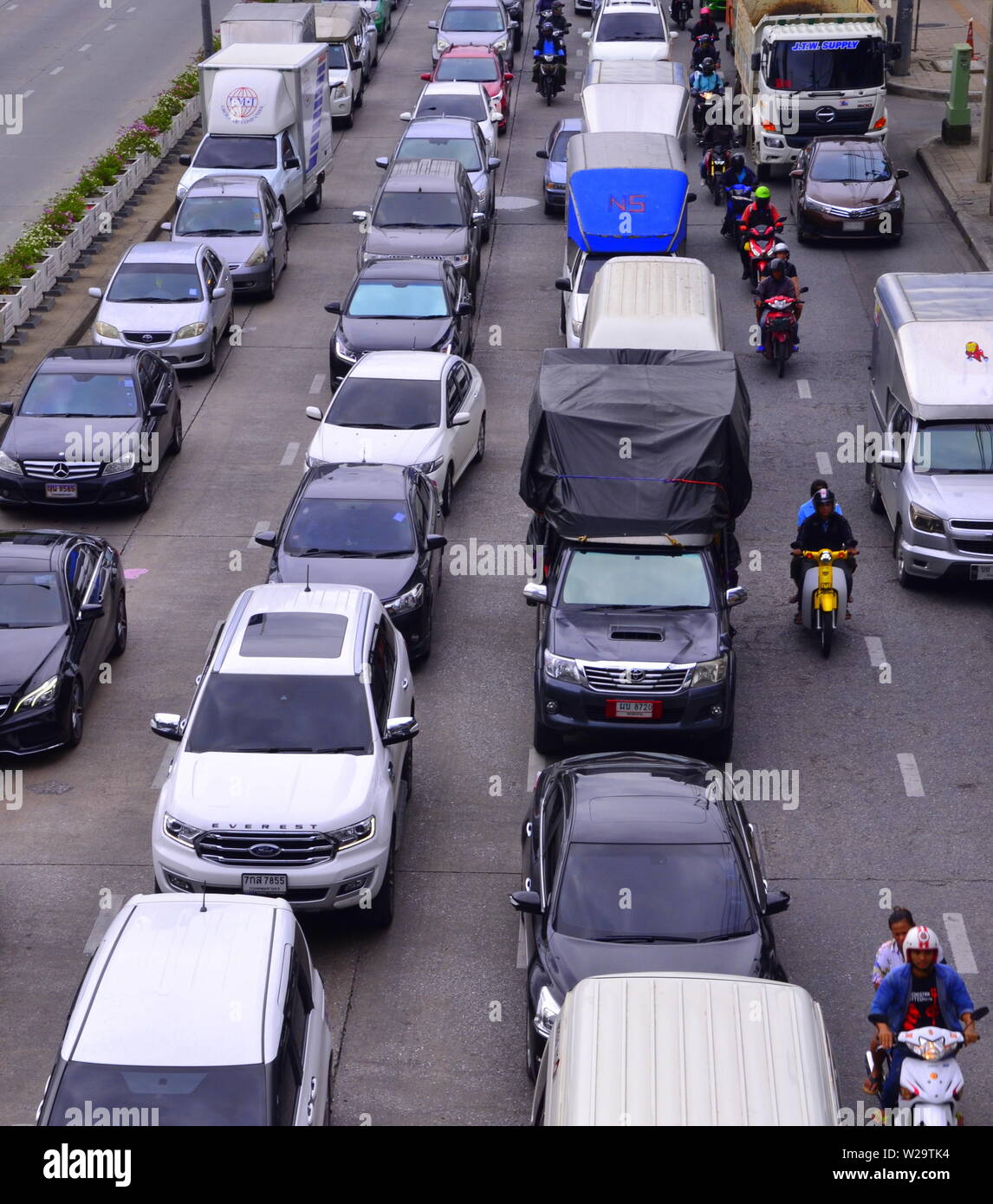 Drivers stuck for hours in 'gridlock' queue in Cardiff city centre car park