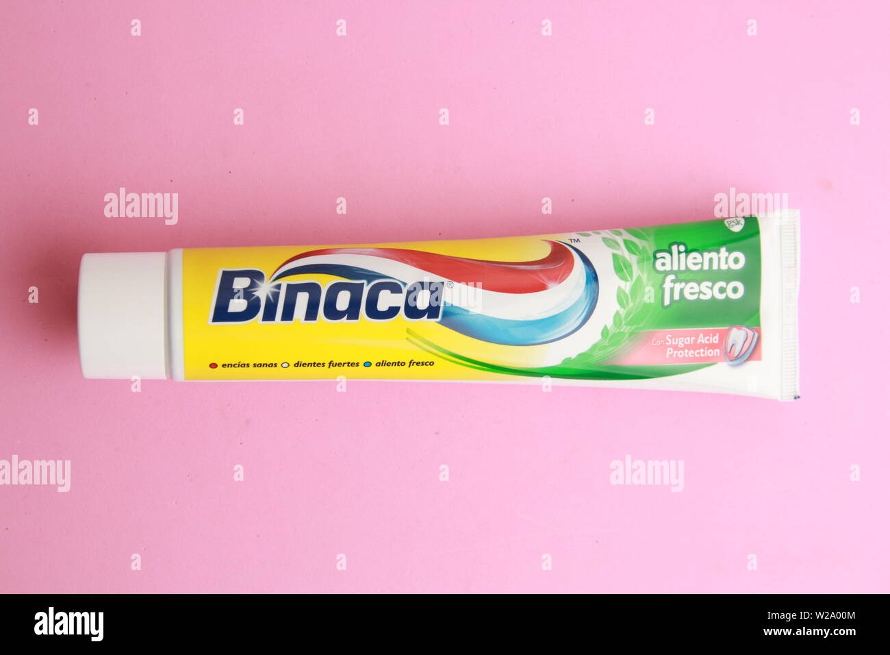 Tooth paste tube squeeze hires stock photography and images Alamy