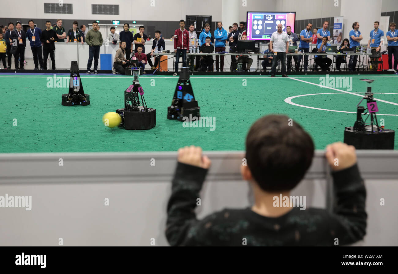 Sydney, Australia. 7th July, 2019. People watch a robot soccer competition at RoboCup 2019 in Sydney, Australia, July 7, 2019. Credit: Bai Xuefei/Xinhua/Alamy Live News Stock Photo