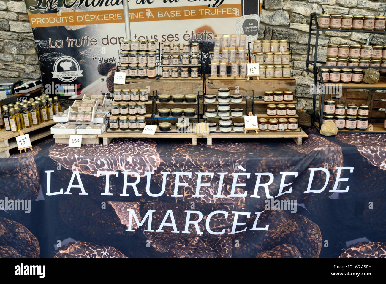 La Truffière Truffle Stall Selling Truffle-Related Products on Market Day Bonnieux Luberon Vaucluse Provence France Stock Photo