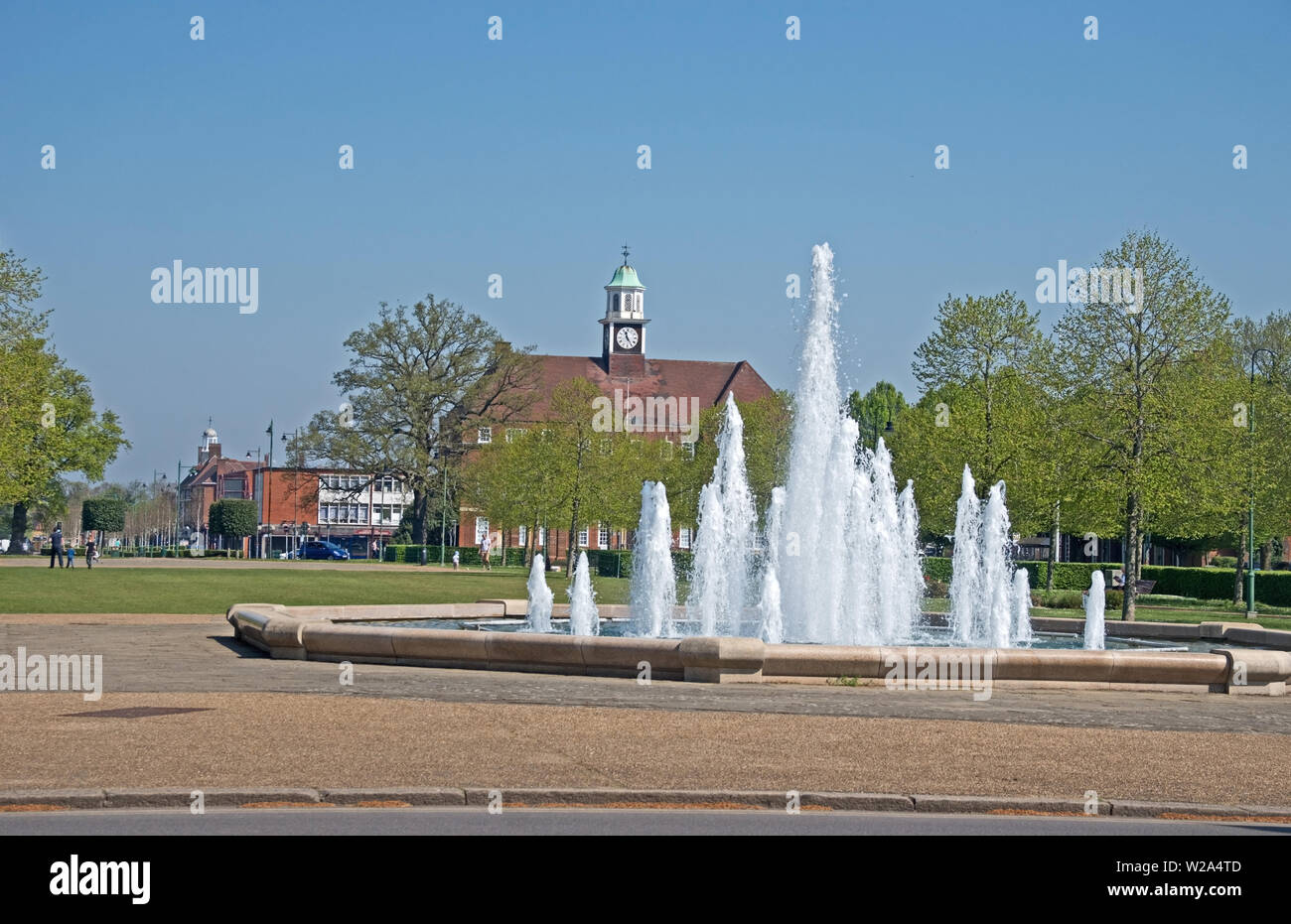 Letchworth Garden City Hertfordshire Fountain Broadway Garden Stock Photo Alamy