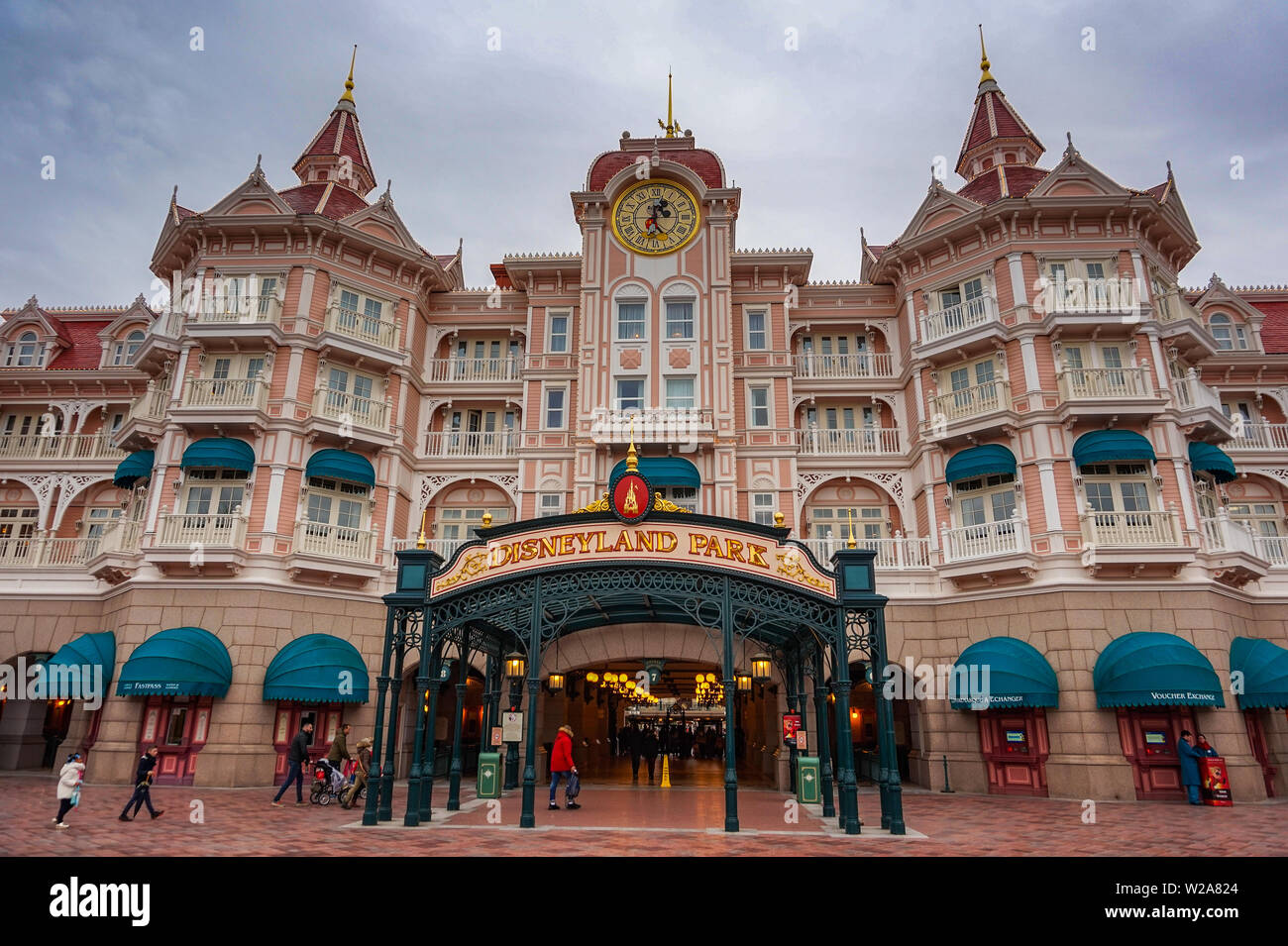 Euro Disney High Resolution Stock Photography And Images Alamy Euro Disney High Resolution Stock Photography And Images Alamy