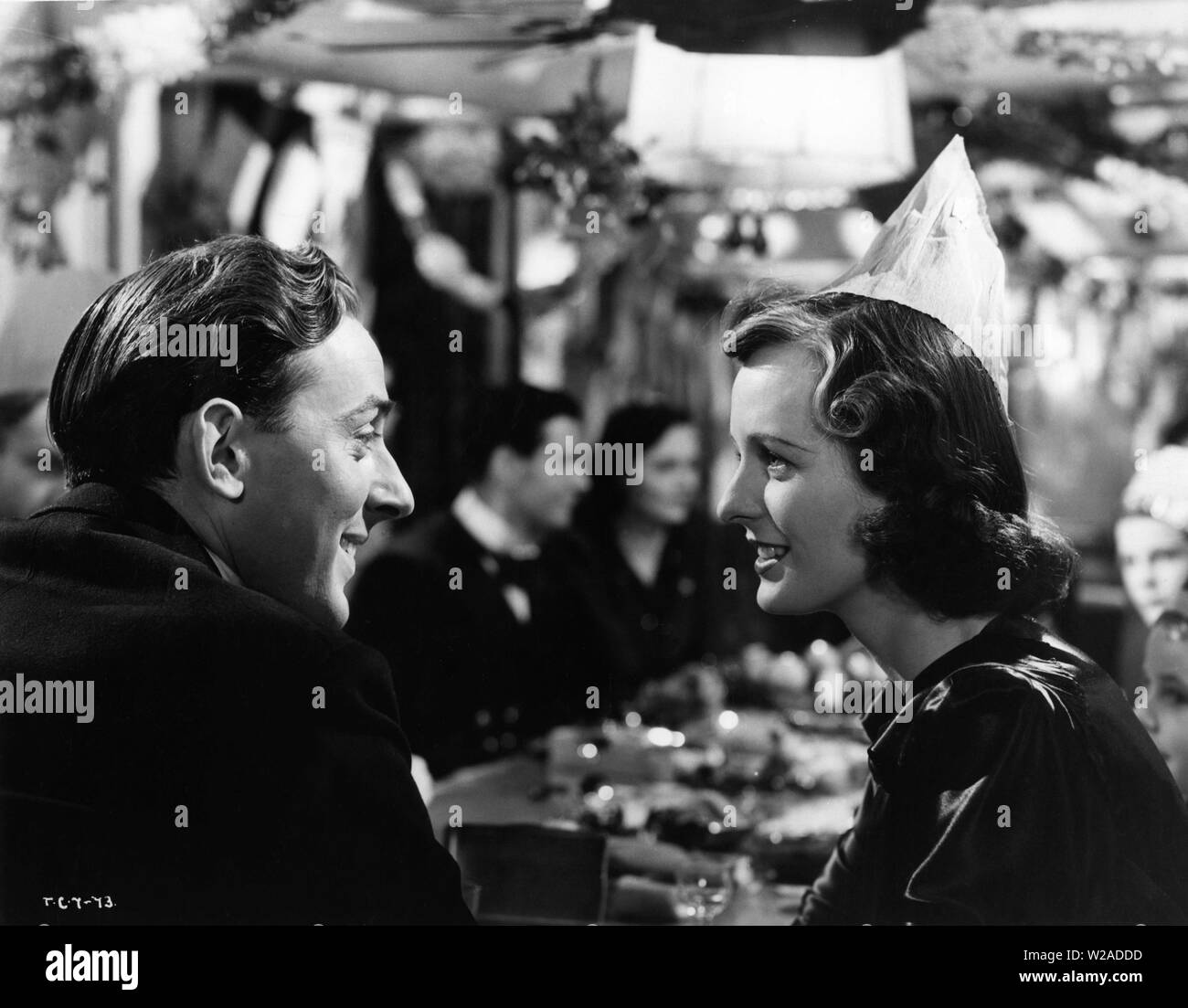 Michael Wilding and Penelope Dudley Ward in IN WHICH WE SERVE 1942 directors Noel Coward and David Lean writer Noel Coward photographed by Ronald Neame producers Two Cities Films / The London Symphony Orchestra (LSO) / British Lion Film Corporation Ltd Stock Photo