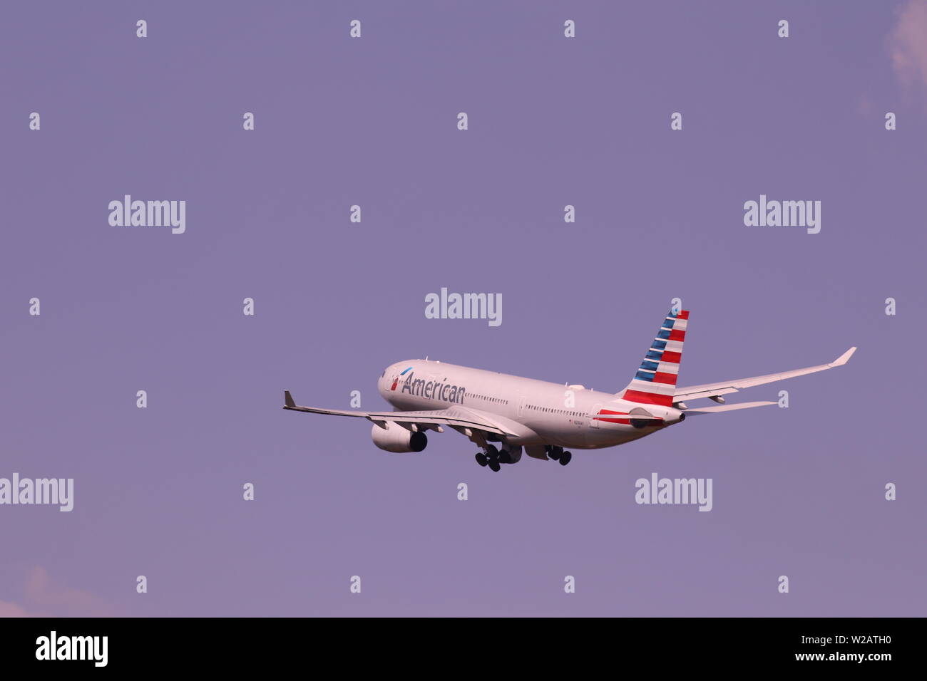 American Airlines planes taking off at CLT, Charlotte Douglas International Airport, Charlotte, NC Stock Photo