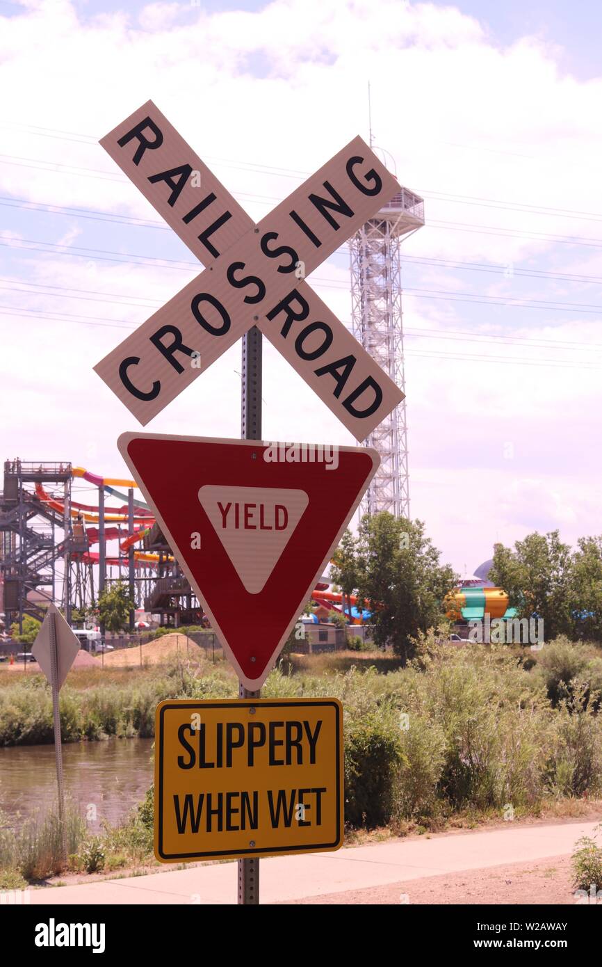 Railroad Crossing Sign Stock Photo - Alamy