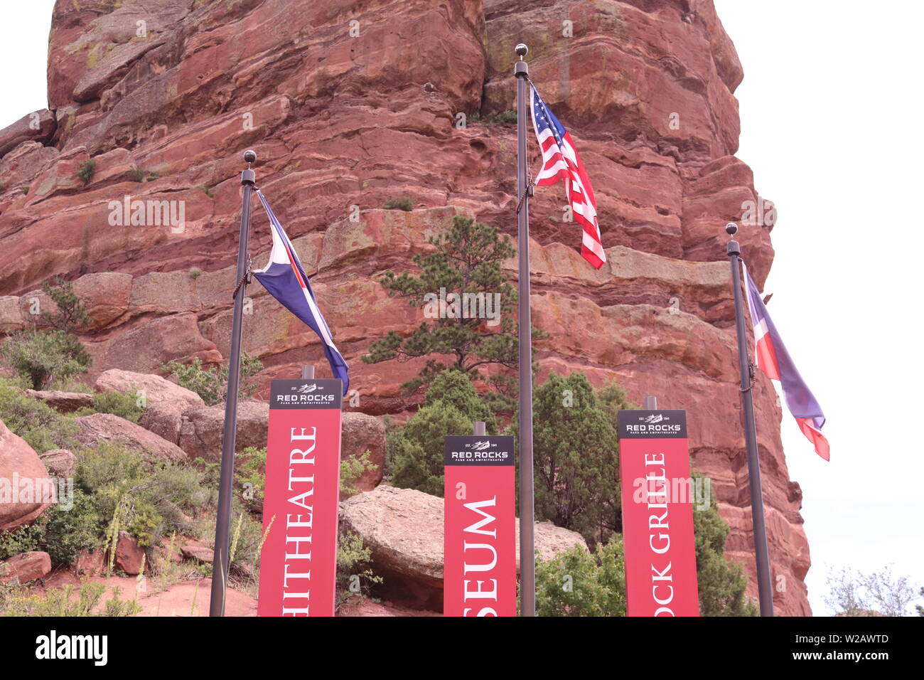 USA and Colorado flags at Red Rocks Amphitheater, Morrison, CO Stock Photo