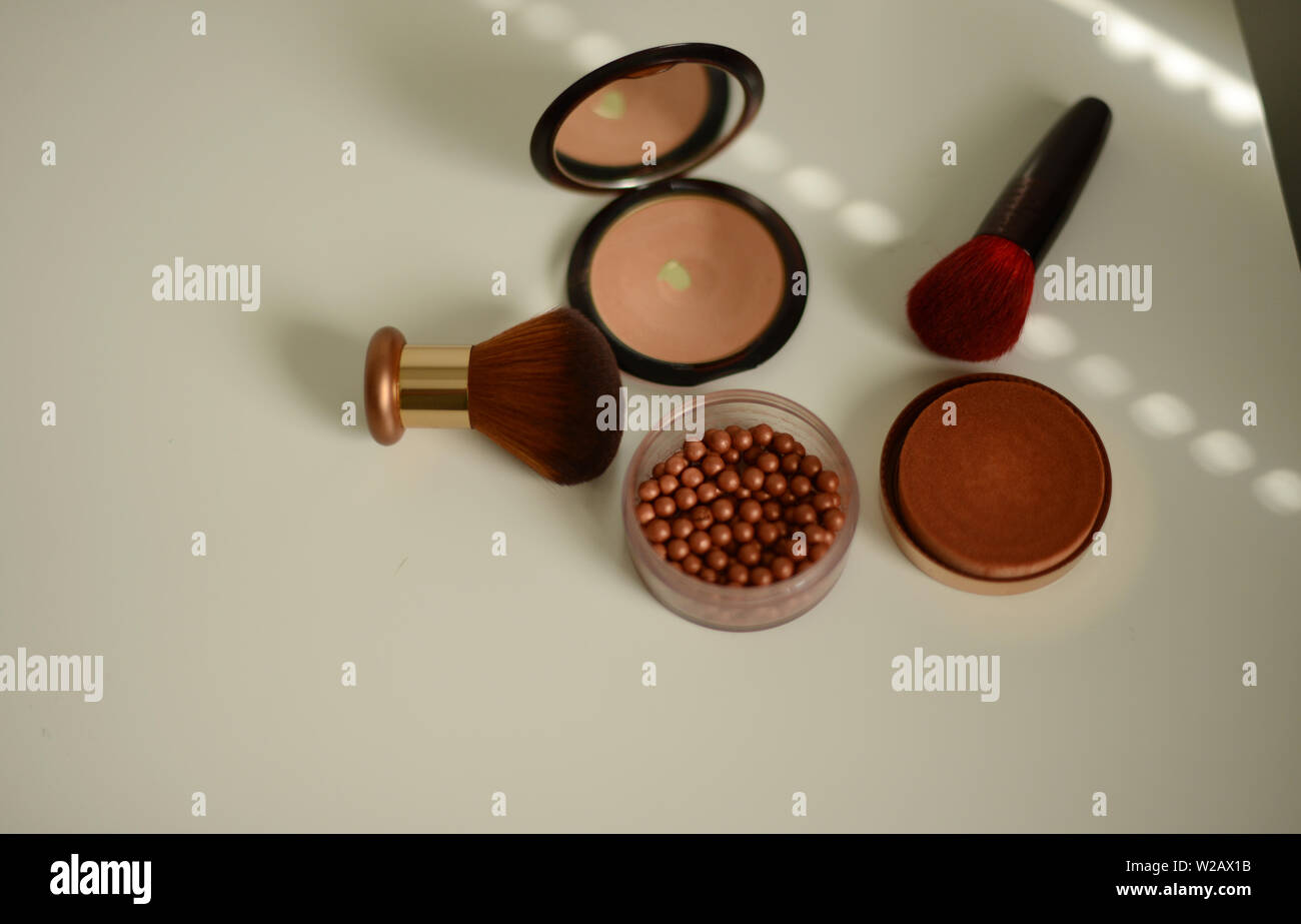 Compact face powder hires stock photography and images Alamy