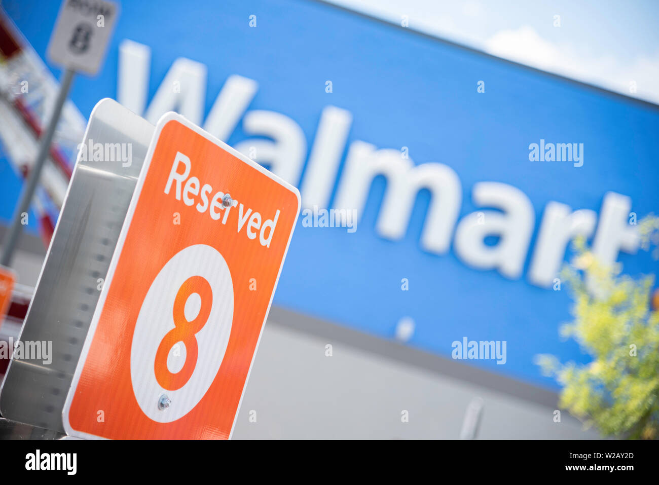 Vidalia, / USA May 28, 2019 The reserved spots for Walmart's new Pickup service are
