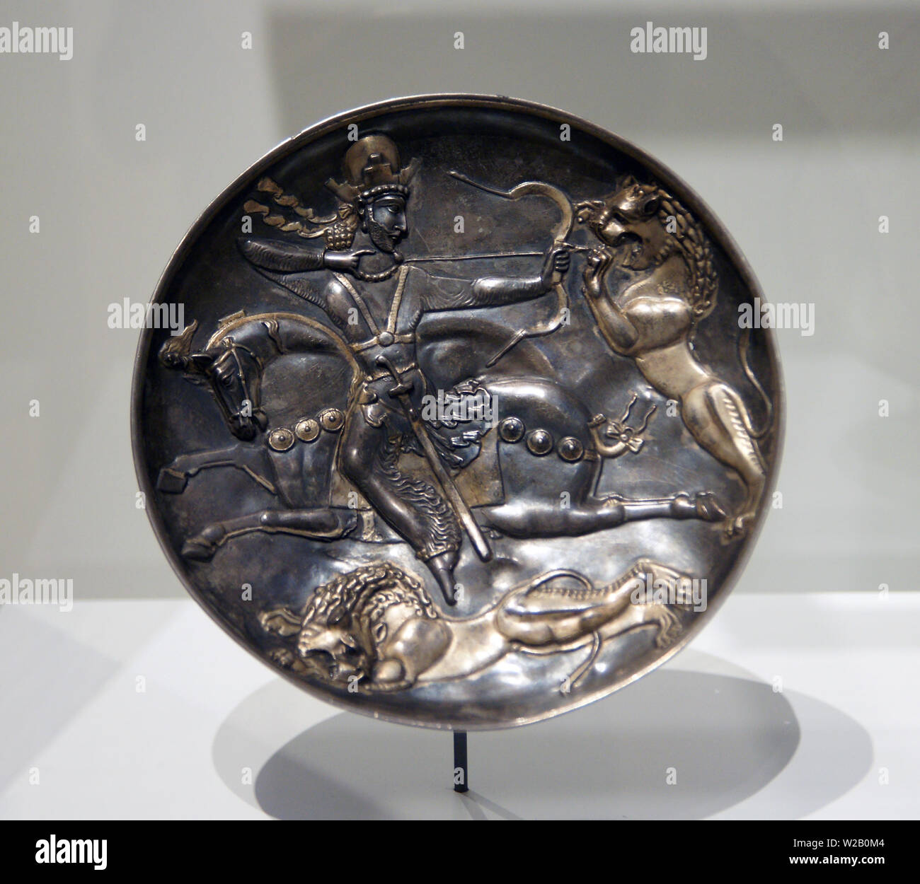 Silver dish with the King Shapur II hunting a lion. Iran, (300-350 AD). Sasanian Empire (224-651 AD),First golden Era. Hermitage Museum. Stock Photo