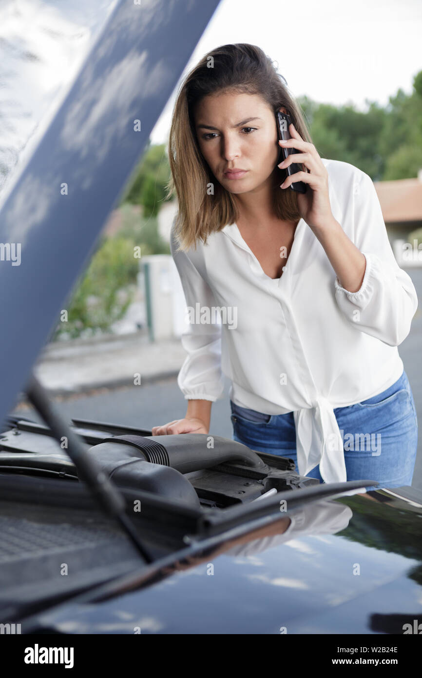 woman with broken down car calling somebody for help Stock Photo - Alamy