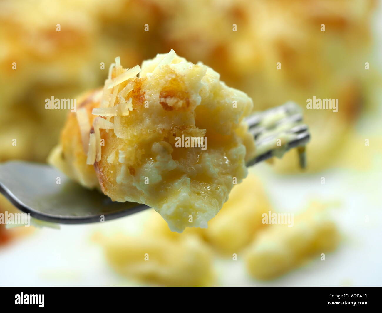 London, UK - July 2019 – Main Course – A Fork Full Of Baked Macaroni & Cheese Pasta With Fresh Jalapenos & A Cheesy Crumb For Dinner Stock Photo