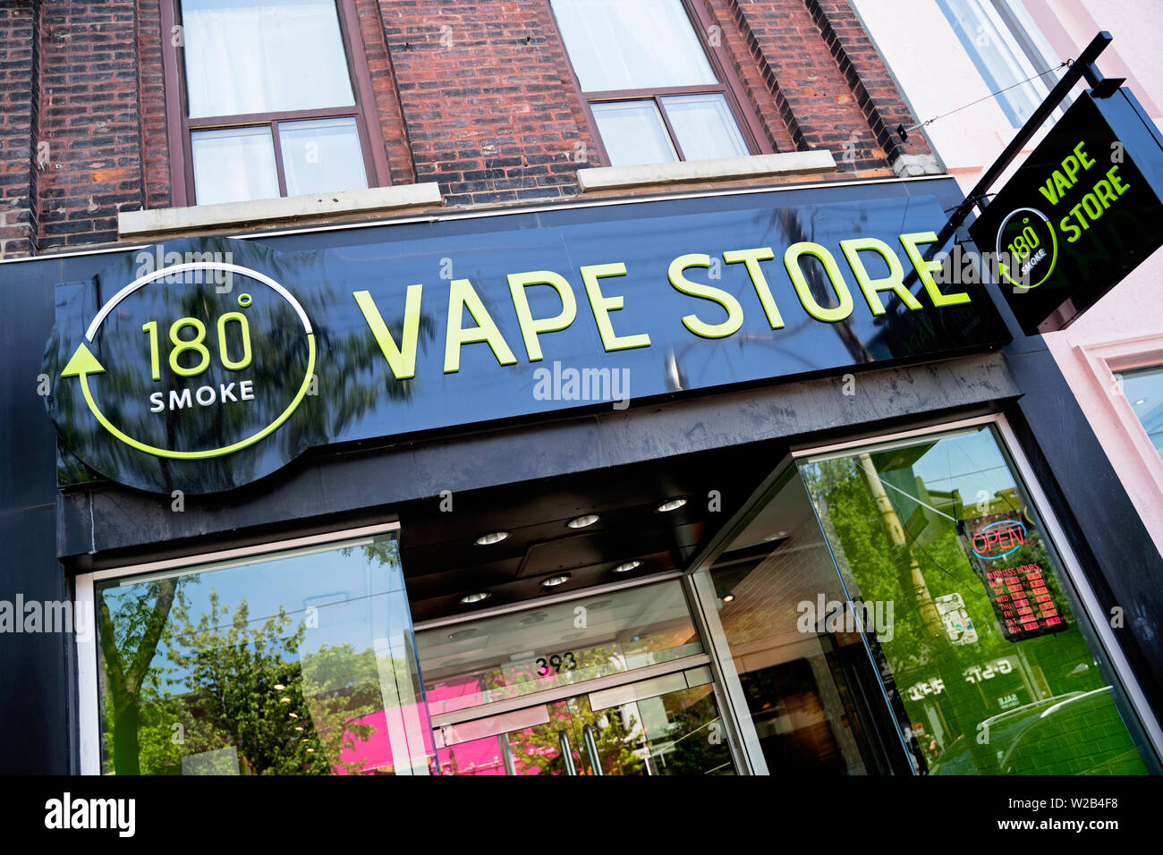 180 Smoke Vape Store, on Queen Street West in Toronto, Canada.  Sells e-cigarettes, vaporizers, vape kits, e-juice Stock Photo