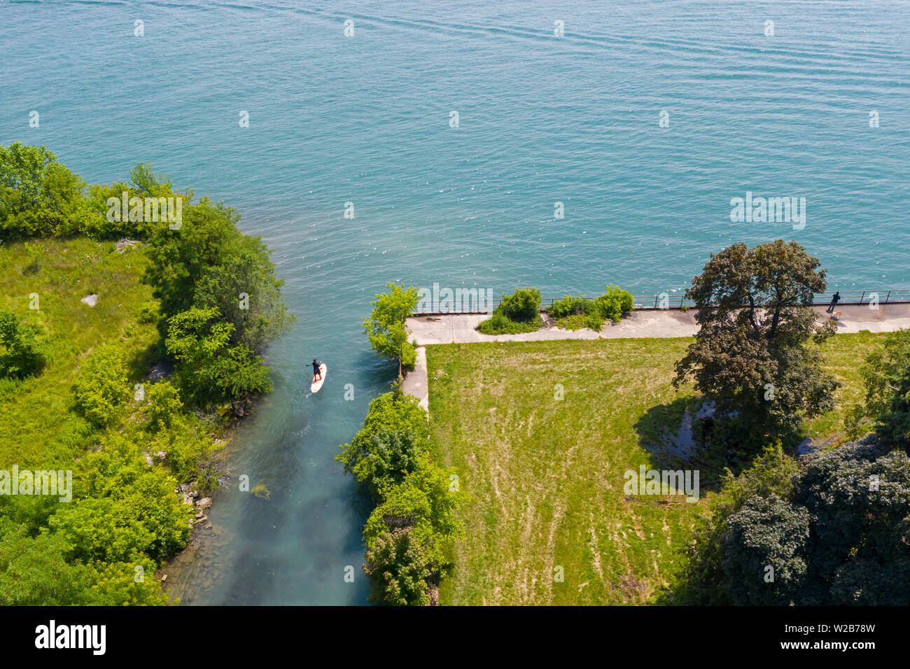 Detroit river paddle boarding hires stock photography and images Alamy