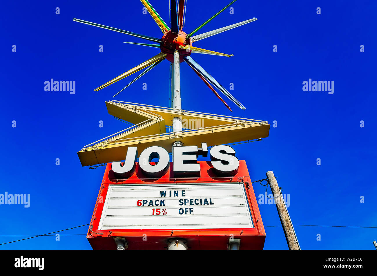 Joes wines and liquors hires stock photography and images Alamy