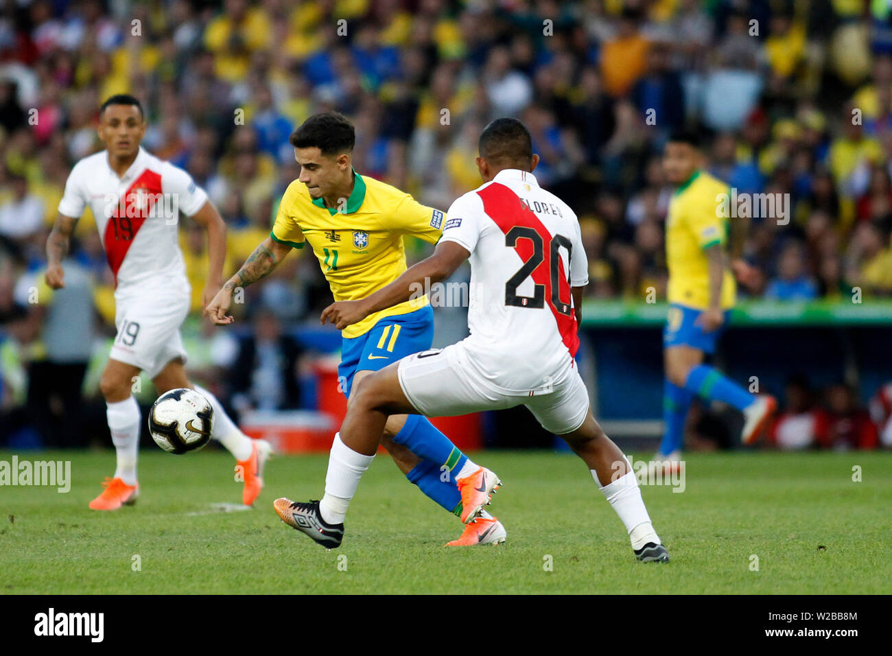 Rio de Janeiro, Brazil. 08th July, 2019. 7th July 2019; Maracana Stadium, Rio de Janeiro, Brazil; Copa America football final, Brazil versus Peru; Philippe Coutinho of Brazil takes on Edison Flores of Peru Credit: Action Plus Sports Images/Alamy Live News Stock Photo