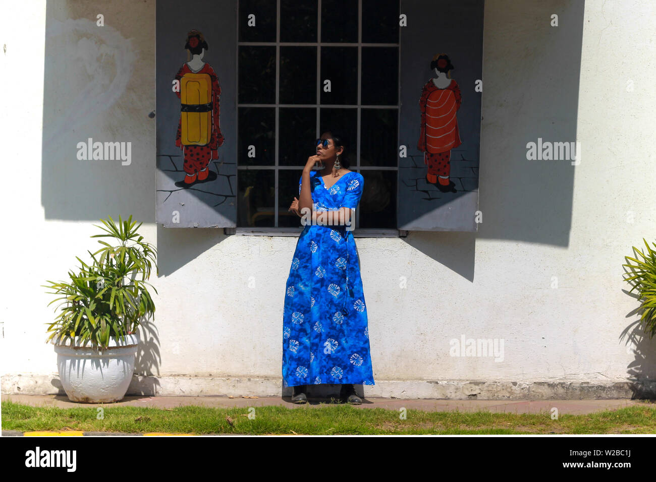 Beautiful Indian Girl On Street High Resolution Stock Photography And Images Alamy