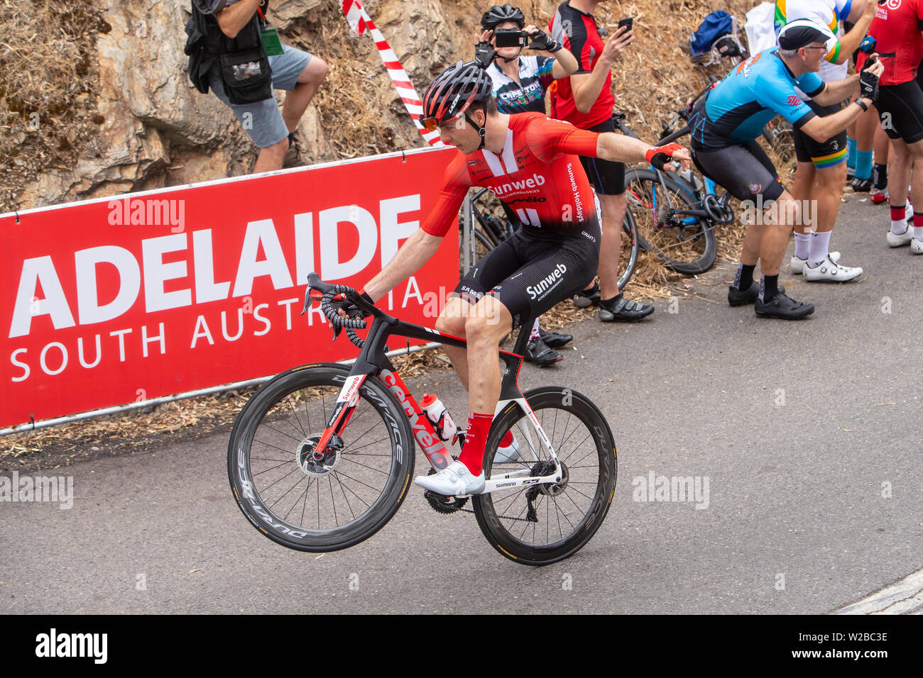 ADELAIDE, AUSTRALIA - JANUARY 18 2019. Cees Bol of Netherlands and Team  Sunweb entertaining the large crowd on the King of the Mountain Stock Photo  - Alamy