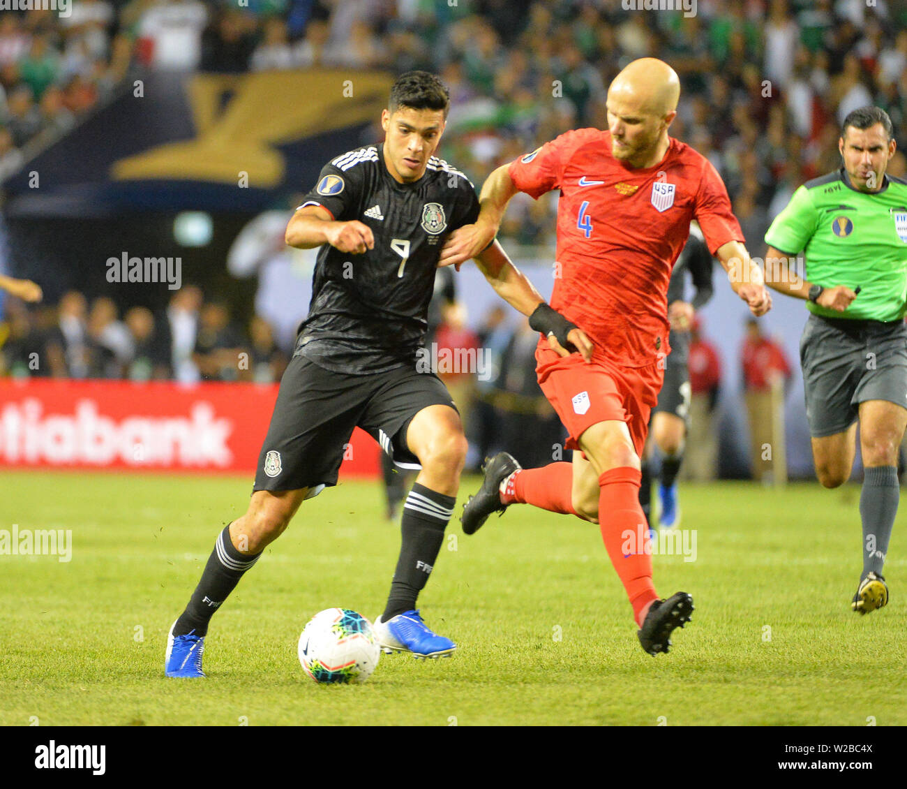 Chicago, IL, USA. 07th July, 2019. Mexico forward, Raul Jimenez (9), and US midfielder, Michael Bradley (4), work for ball control during the 2019 CONCACAF Gold Cup, championship match, between the United States and Mexico, at Soldier Field in Chicago, IL. Credit: Kevin Langley/CSM/Alamy Live News Stock Photo